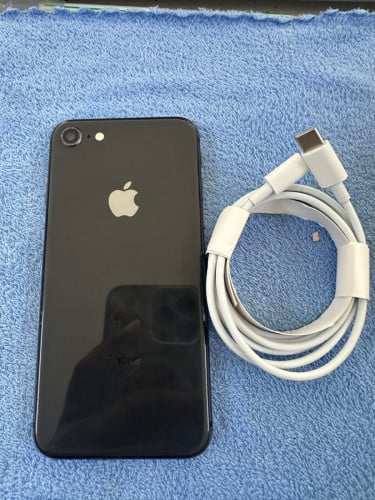 Iphone 8 i’d ប្រើបាន 30$ Free ខ្សែសាក
