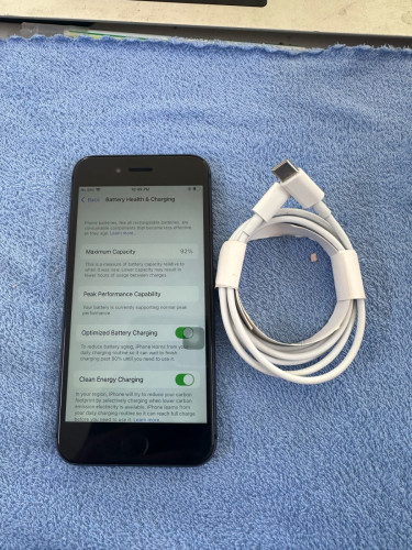 Iphone 8 i’d ប្រើបាន 30$ Free ខ្សែសាក
