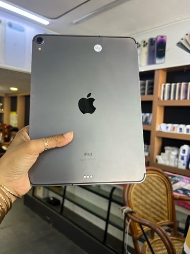iPhone Pro 2018 64g sim + WiFi 270$