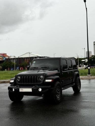 Jeep Sahara 2018 ( Full Option ) 60000mile សុីន 38500$ ចរចារ