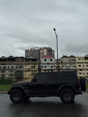 Jeep Sahara 2018 ( Full Option ) 60000mile សុីន 38500$ ចរចារ