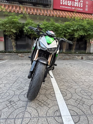 Kawasaki Z1000