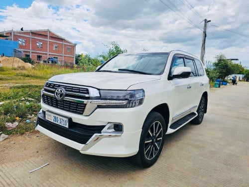Land Cruiser 08 up 2021 ( ឡានប្រេី​គ្រួសារ​ លក់​យកលុយទិញផ្ទះ)