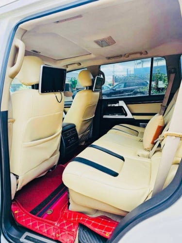 Land Cruiser 08 up 2021 ( ឡានប្រេី​គ្រួសារ​ លក់​យកលុយទិញផ្ទះ)
