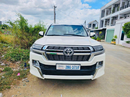 Land Cruiser 08 up 2021 ( ឡានប្រេី​គ្រួសារ​ លក់​យកលុយទិញផ្ទះ)