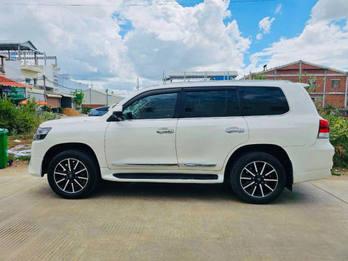 Land Cruiser 08 up 2021 ( ឡានប្រេី​គ្រួសារ​ លក់​យកលុយទិញផ្ទះ)
