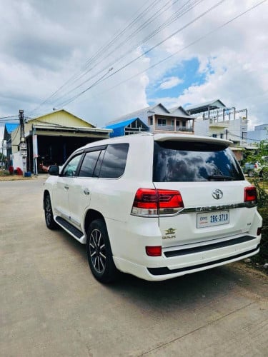 Land Cruiser 08 up 2021 ( ឡានប្រេី​គ្រួសារ​ លក់​យកលុយទិញផ្ទះ)