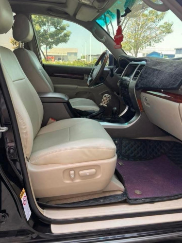 Land Cruiser PRADO 04 V4 P2 Auto ម៉ាស៊ូតស្រុីនលក់ប្រញាប់លុយ