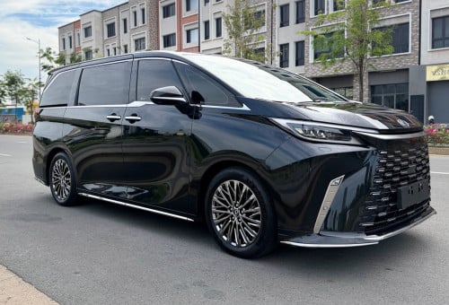 Lexus LM350 VIP