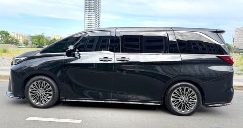 Lexus LM350 VIP