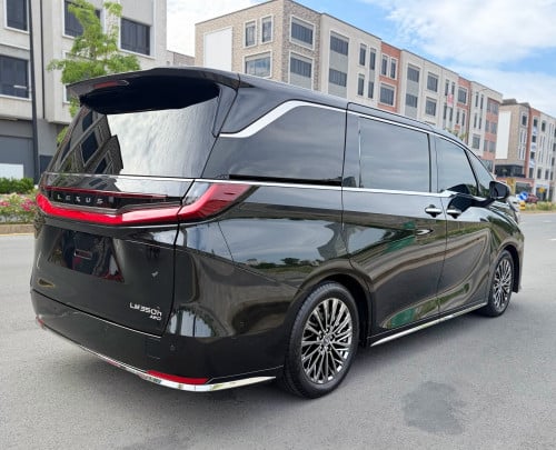 Lexus LM350 VIP