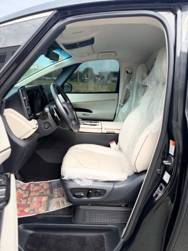 Lexus LM350 VIP