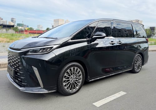 Lexus LM350 VIP
