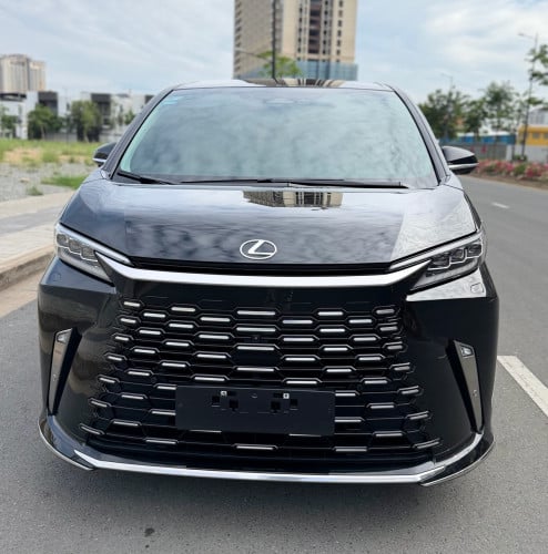 Lexus LM350 VIP