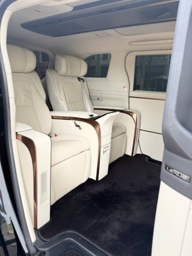 Lexus LM350 VIP