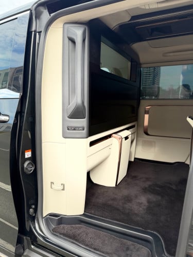 Lexus LM350 VIP