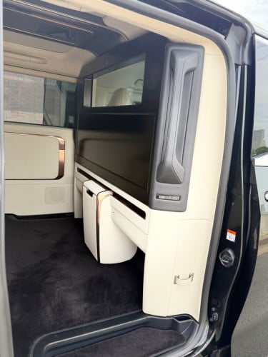 Lexus LM350 VIP