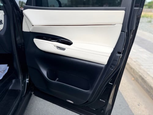 Lexus LM350 VIP