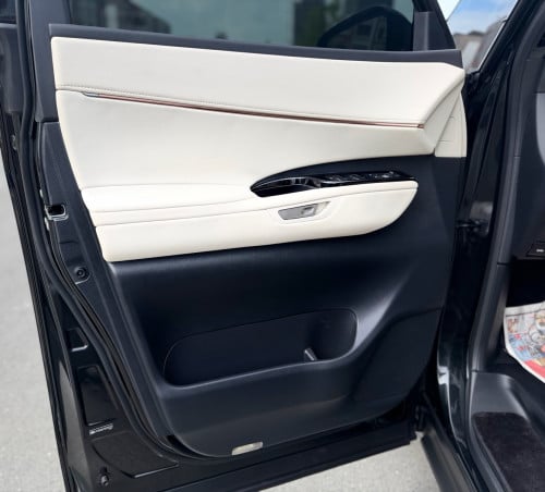 Lexus LM350 VIP