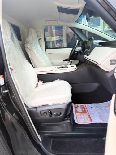 Lexus LM350 VIP