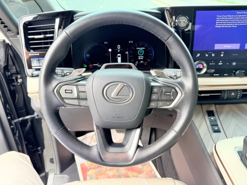 Lexus LM350 VIP