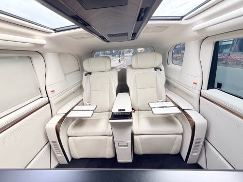 Lexus LM350 VIP
