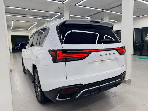 Lexus LX600 2023 F-Sport ស ក្នុង ក្រហម USA Spec ប្រើបាន 4800Miles New Tax