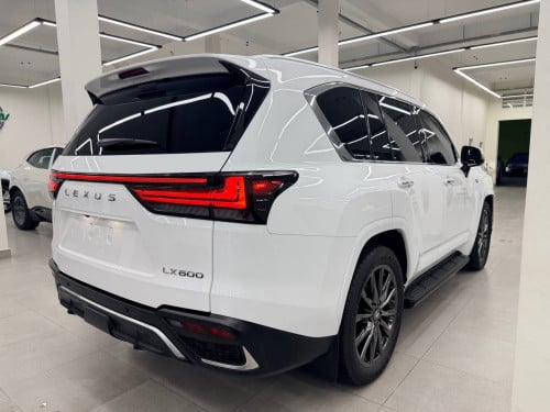 Lexus LX600 2023 F-Sport ស ក្នុង ក្រហម USA Spec ប្រើបាន 4800Miles New Tax