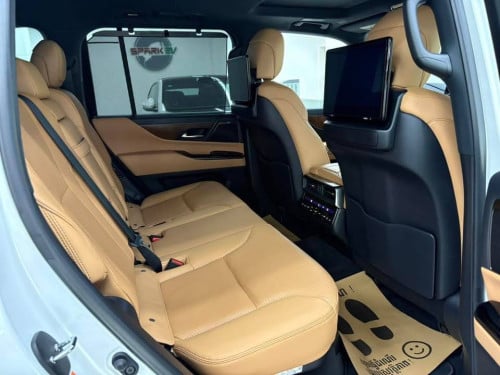 Lexus LX600 2023 Luxury Full option USA Spec DVD Remote Start soft doorក្នុងការ៉ុត NexTax