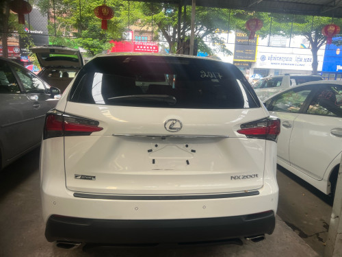 Lexus NX 200t F Sport  2017  6 buttons