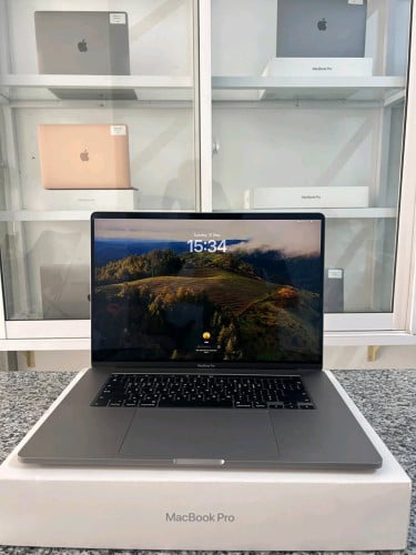 Macbook Pro 2019 i7 ram 16 ssd 512g