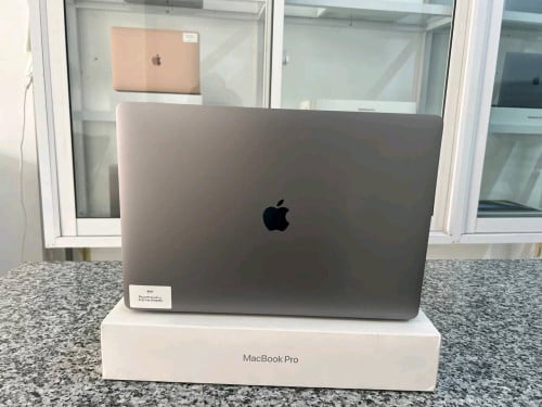 Macbook Pro 2019 i7 ram 16 ssd 512g
