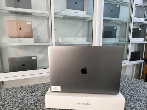 Macbook Pro 2019 i7 ram 16 ssd 512g