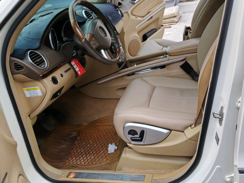 Mercedes GL320 V6 ម៉ាស៑ូត នៅអេមណាស់10500$