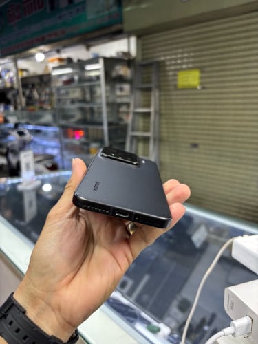 Mi15 512G Ram12G Sim2 សានុំក្រុមហ៊ុន ស្ទើរតួរតិចៗ