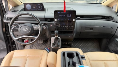 Model STARIA 220 2022