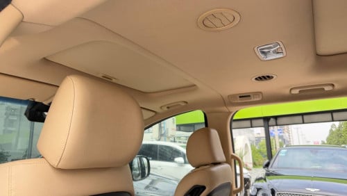 Model STARIA 220 2022