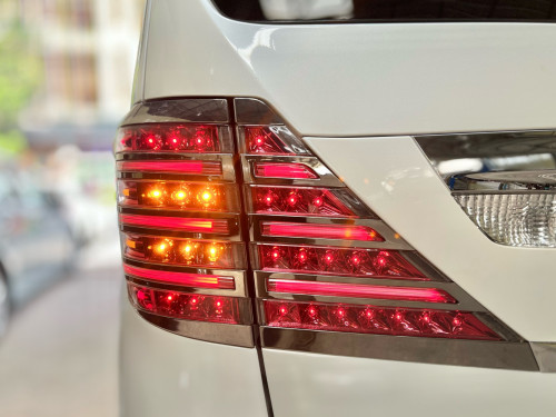 Model: Toyota Alphard MPV Minivan