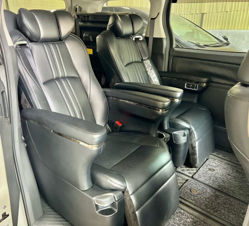 Model: Toyota Alphard MPV Minivan