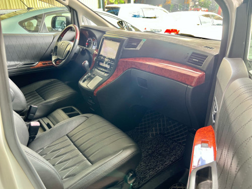 Model: Toyota Alphard MPV Minivan