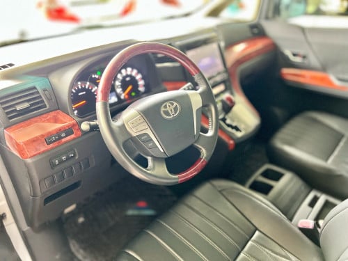 Model: Toyota Alphard MPV Minivan