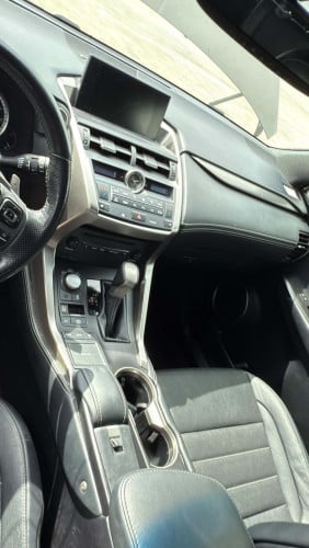 Nx 200t 2015 FSport pong 1 ឡានថ្មីដាច់