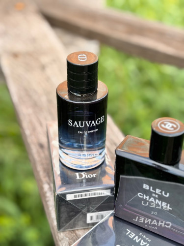 Perfume cloone bong bong need inbox mean stock jern dior sauvage 100ml-25$ blue channel 100ml-13$
