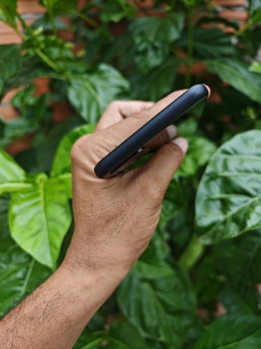 Pixel 4xl 64G (វៃដូរបាន)👉$100