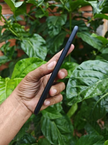 Pixel 4xl 64G (វៃដូរបាន)👉$100
