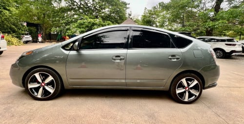 Prius 04 full option ធានាឡានស្អាតខ្លាំង