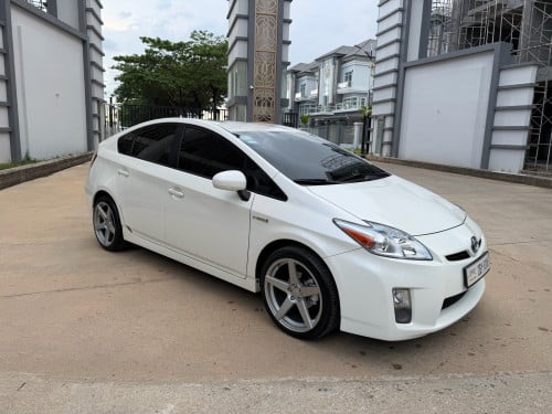 Prius 2011 option 2 ម្ចាស់ដេីម