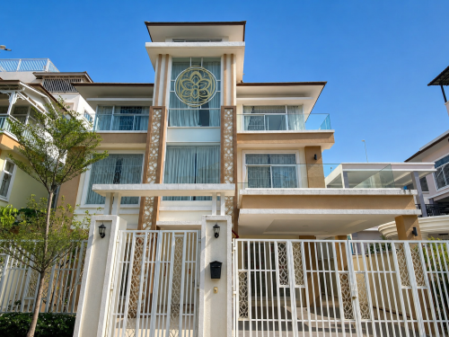 Queen villa for rent in Borey Orkide the royal
