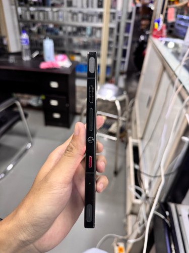 Redmagic9pro plus 1TB Ram24G Sim2 CH ម៉ាសុីនសានុំបែកខ្នងតិច