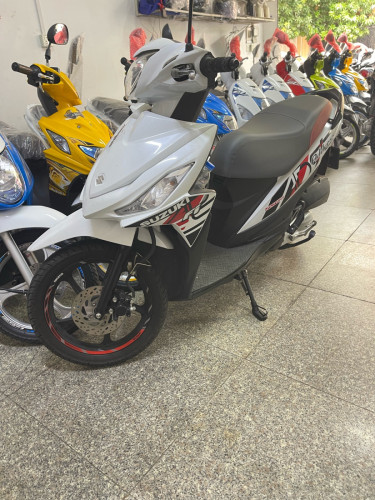Suzuki Address ម៉ូតូជិះផ្ទាល់